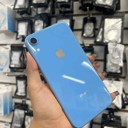 iPhone XR 64GB UNLOCKED 