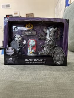 Disney Tim Burtons The Nightmare Before Christmas Miniature Statuaries Kit