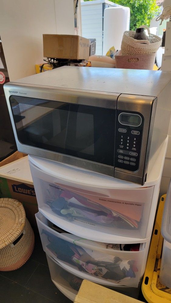 Sharp Carousel Microwave R408LS