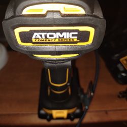 DCD709 1/2" Cordless Hammer drill/ Drill Driver. 20v Max