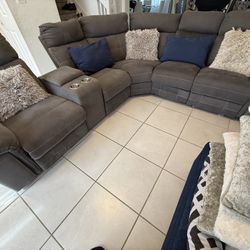 COUCH FOR SALE WITH PILLOW $250 OBO 