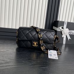 𝐂𝐡𝐚𝐧𝐞𝐥 Double C Thick Chain Shoulder Bag