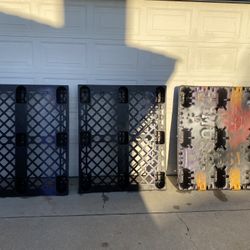 FREE-Plastic Pallets