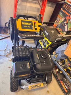 DEWALT 4400 PSI 4.0 GPM Gas Pressure Washer with 420cc Engine, Triplex Pump, Commercial Cold Water Power Washer Retail $950, our price $650