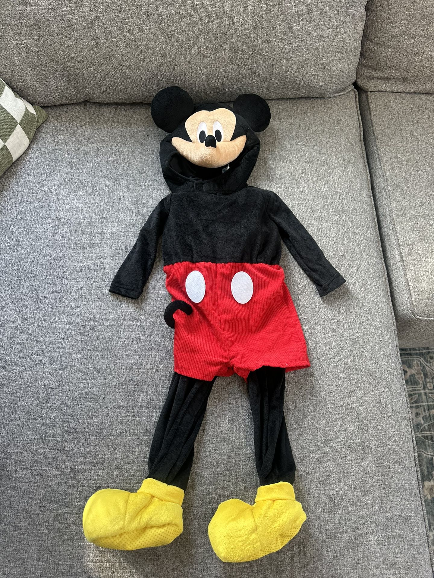 Toddler Mickey Mouse Costume! 12-18 months but can likely fit 2T size!