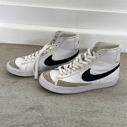 Nike Kids Blazer Mid ’77 — Como Nuevos