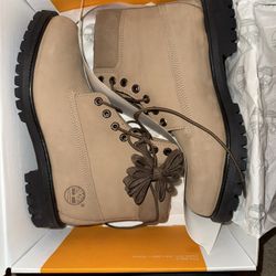 BRAND NEW!! TIMBERLAND PREMIUM 6 IN WATERPROOF BOOT - BEIGE NUBUCK!!