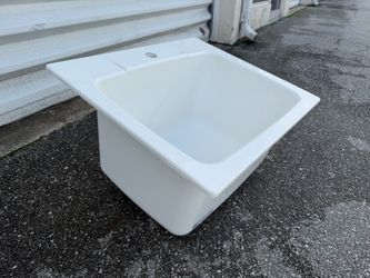 White Plastic Utility Laundry Tub Garage Work Shop Sink, Good condition!  25.5x22x16in
