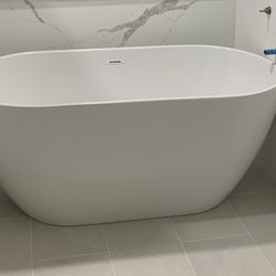New - Freestanding Bathtub 