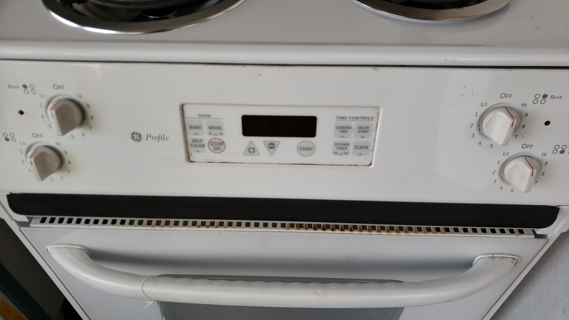 GE27 inch Drop in electric range self clean coil burners 3 small One
