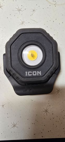 Icon 2100 lummen flashlight