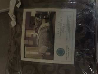 Queen size comforter set