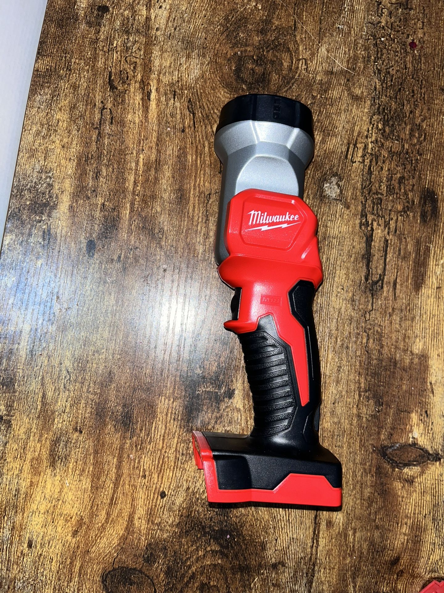 Milwaukee Light / Linterna 