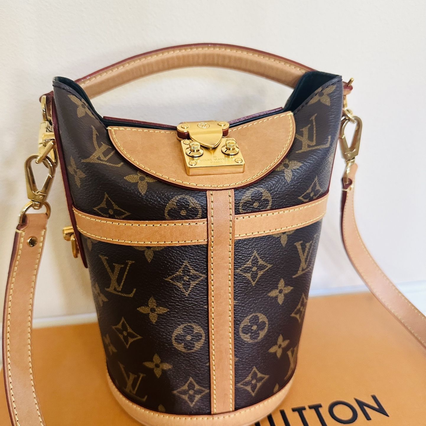 Louis vuitton duffle bucket bag hotsell