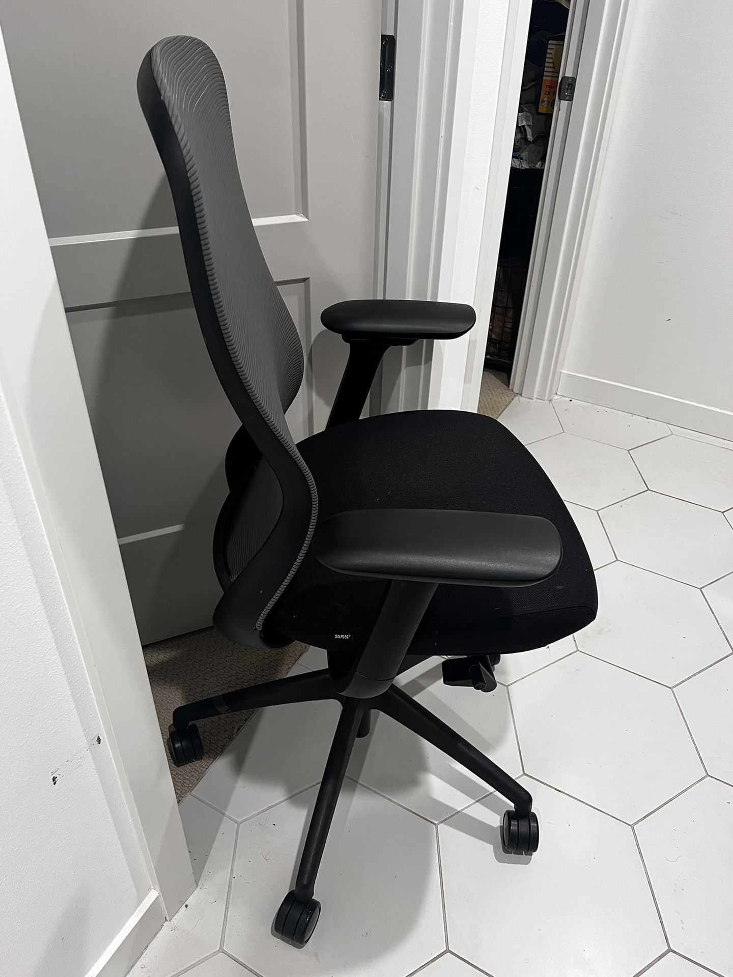 Staples office chair, Adjustable seat and arms