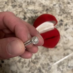 Wedding Ring With Natural Diamonds 