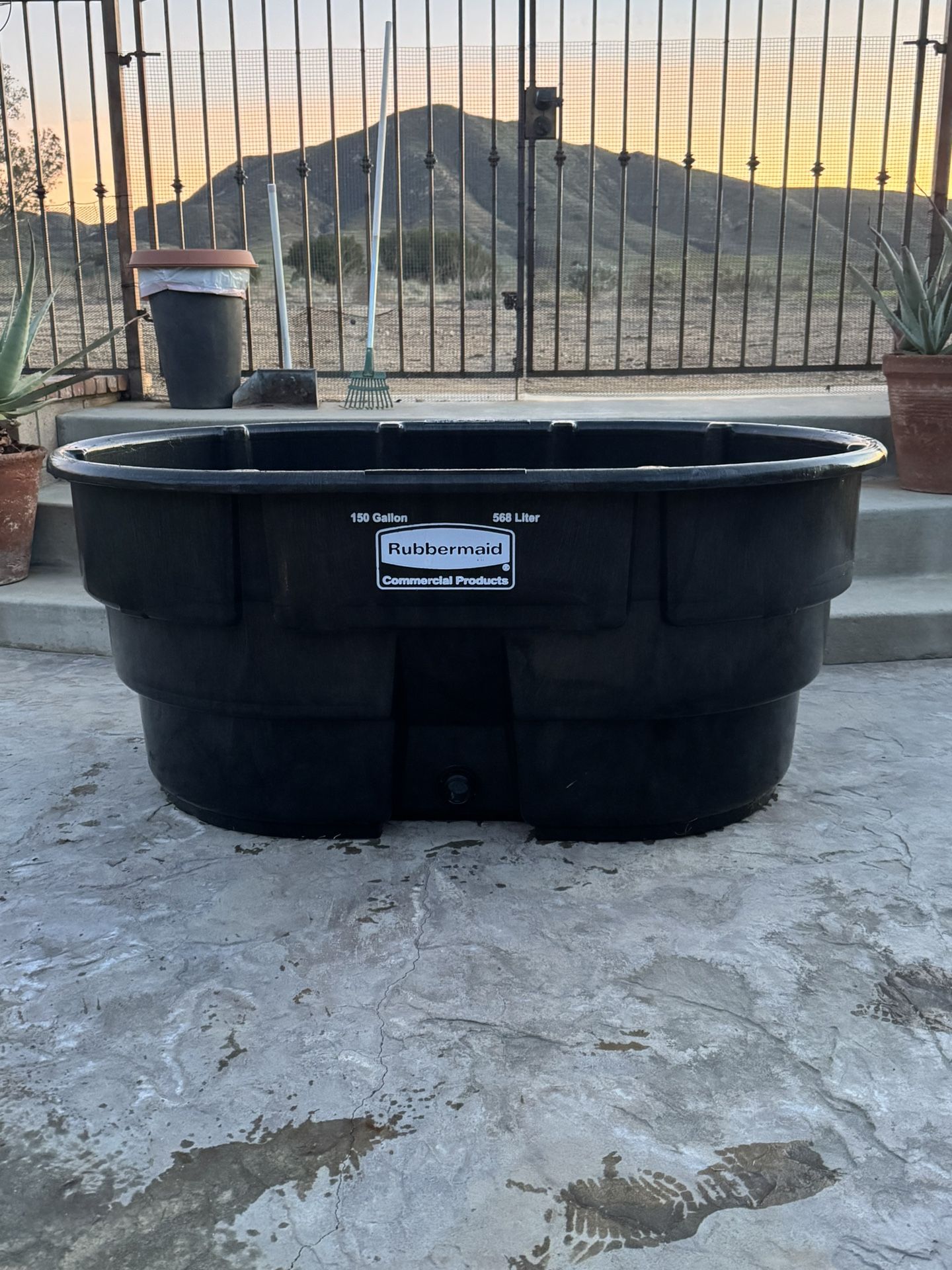 Stock Tank 150 Gallon Rubbermaid 