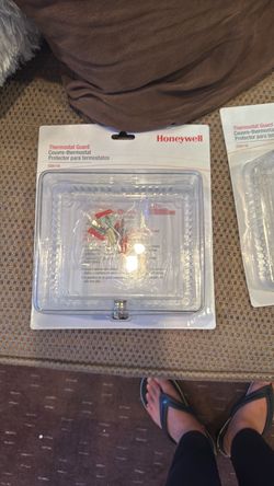2 Thermostat Guard with key