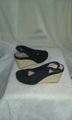 SKECHERS Peep-Toe Wedges (sz6)