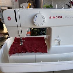 Singer Sewing Machine 