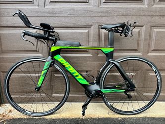 TRI-BIKE: GIANT TRINITY ADVANCED IN GREEN + GARMIN 530 & SENSORS