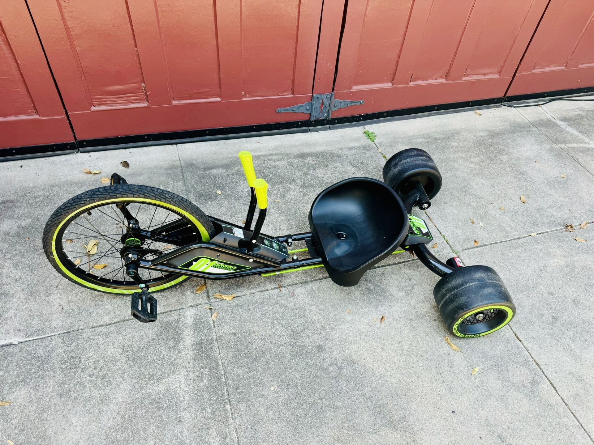 huffy 3 wheel bicycle Green Machine 20 Inch Drift Trike, Sleek Ergonomic Design, Adjustable Seat, Durable Steel Frame, Easy to Operate, Drift Trike for Kids Ages 8+, LED Light Accents, Coaster Brake, Green and while the dual disc brakes provide stability and safety Huffy Green Machine Drift Trike,