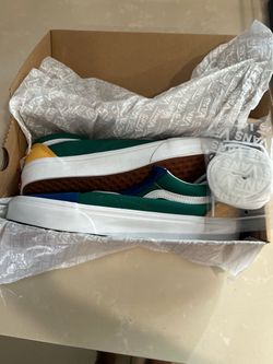 Brand new old skool vans yacht club (size 9 in men)