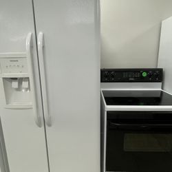 Kitchen Set Refrigerator  33” & Stove Frigidaire like NEW