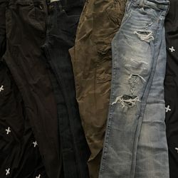 4 pair of jeans perfect condition, Levis, American eagle, and hollister
