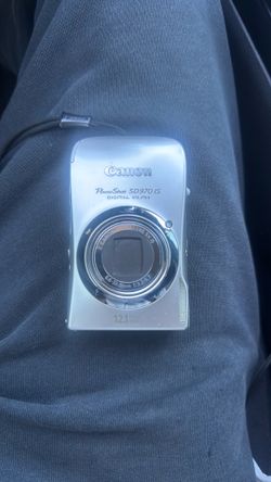 Canon PowerShot SD970 IS 5x15 12.1 mega pixel. 6.6-33.0mm