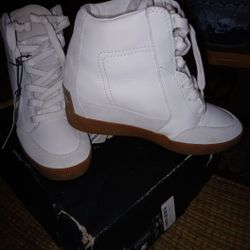 SOREL (6.5) OUT n ABOUT WEDGE 
$95.00 obo