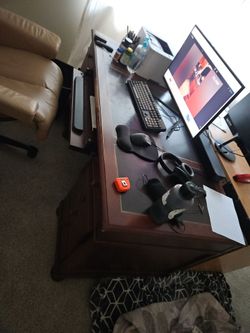 Ethan Allen Executive desk