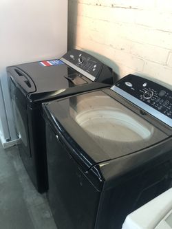 Whirlpool Black Washer and Dryer Set