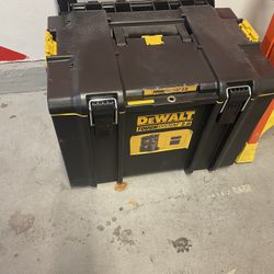 Dewalt Bottom Tool Box & Milwaukee Bags 