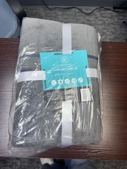 4-Pack Grey Towels – Soft, Absorbent & Brand New!