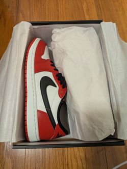 New w/ box - Jordan 1 Chicago Low OG - Size 8.5 Men