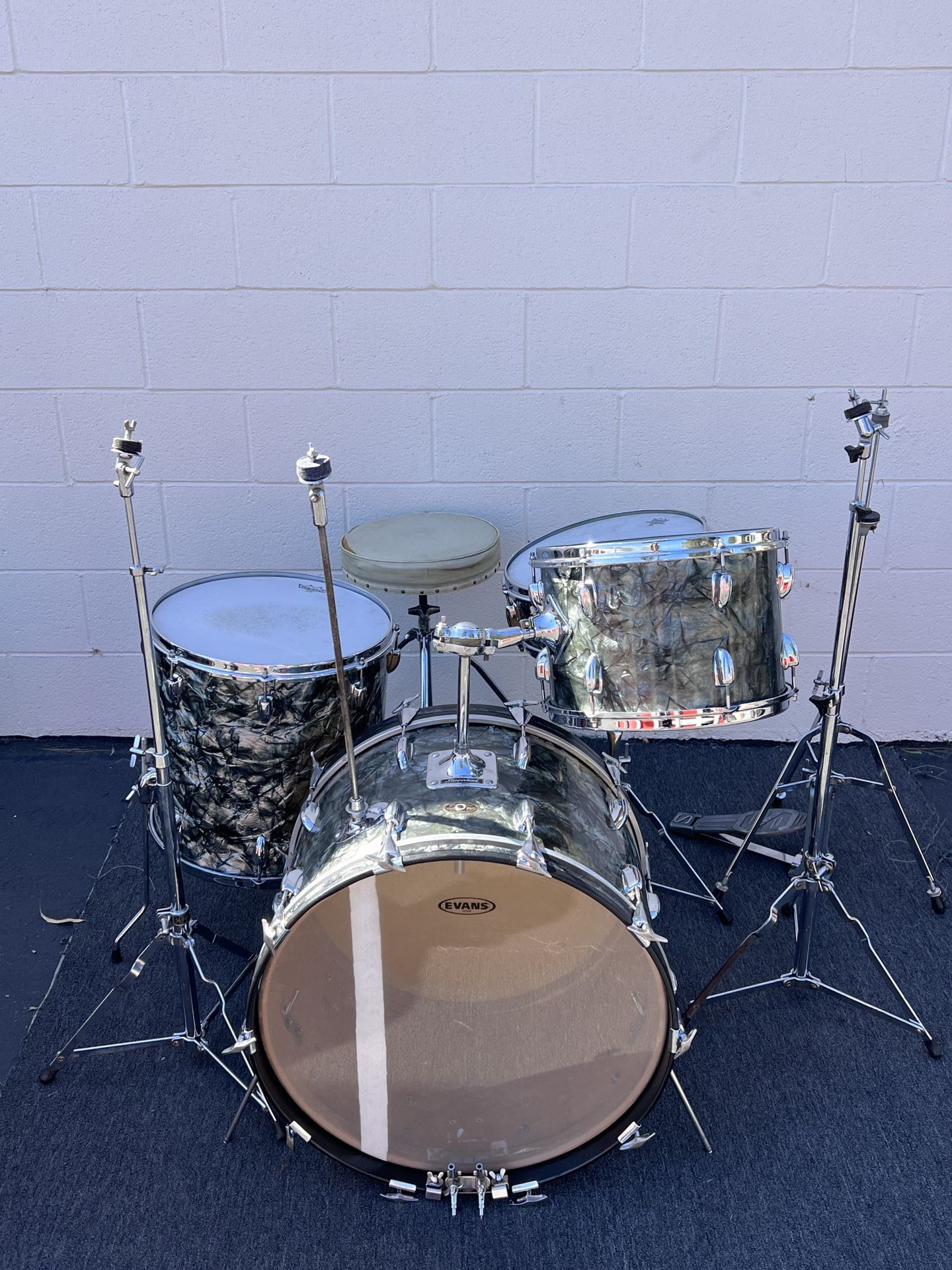 Vintage Slingerland 1960’s-70’s 4 piece drum set.