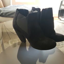 Ladies Candies Booties Sz 7