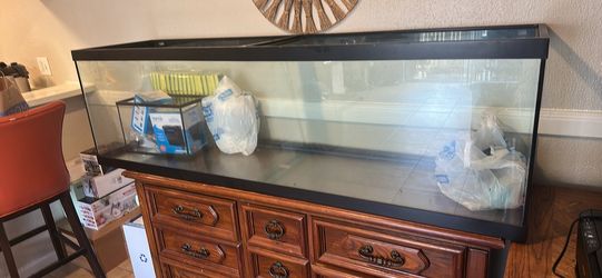 Pecera Grande de 72" x 21" x 18" (Aprox. 120 Galones) – Excelente Estado