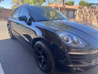 Porsche Macan Black SUV