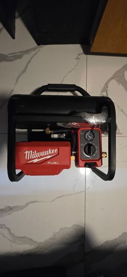 Milwaukee M18 Air Compressor – Excellent Condition