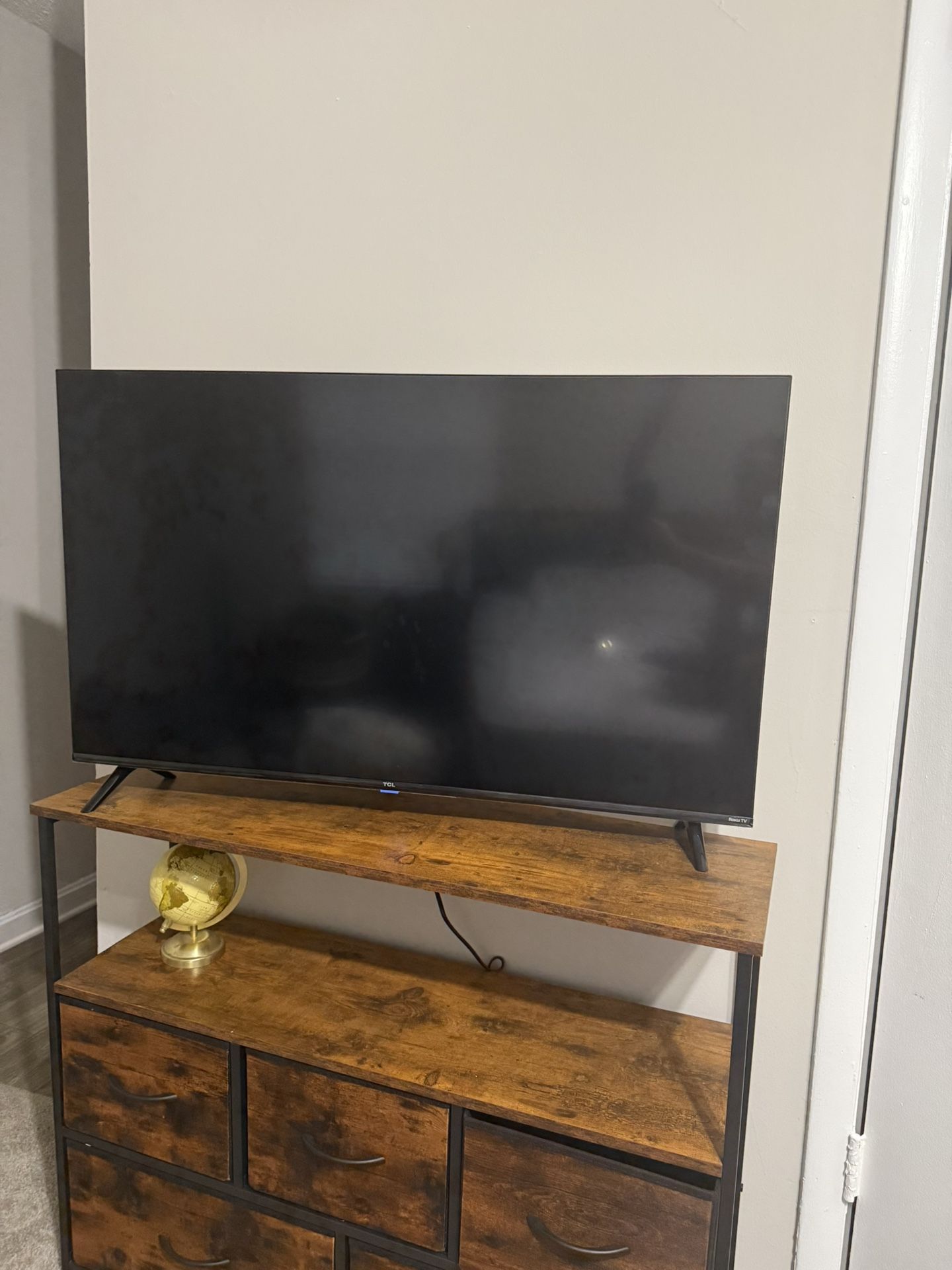 TCL 37.5β HDTV / Smart TV Works perfectly, great picture and sound. Clean screen, no cracks or issues.