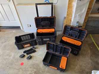 RIDGID
Pro Gear System Gen 2.0 Stackable Rolling Tool Box , 22 in. Heavy Duty Tool Box, Compact Tool