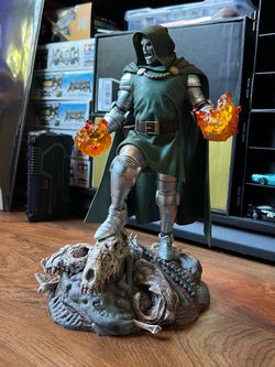 Diamond Select Toys Doctor Doom Gallery Diorama PVC Statue Marvel Exclusive