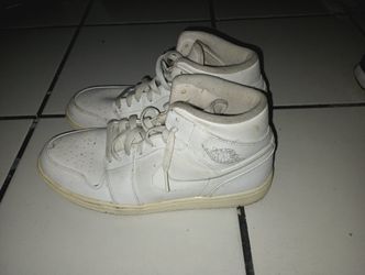 Nike Jordan 1 Mid Triple White