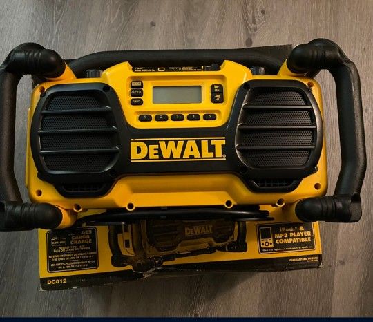 DeWalt DC012 Worksite Charger/Radio