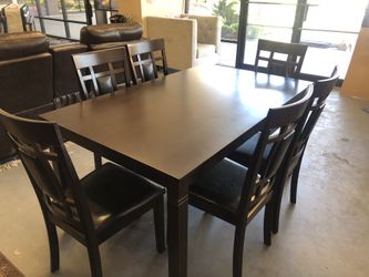 Brand new dining table with 6 chairs