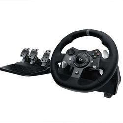 Logitech G920 wheel, with pedals and the shifter