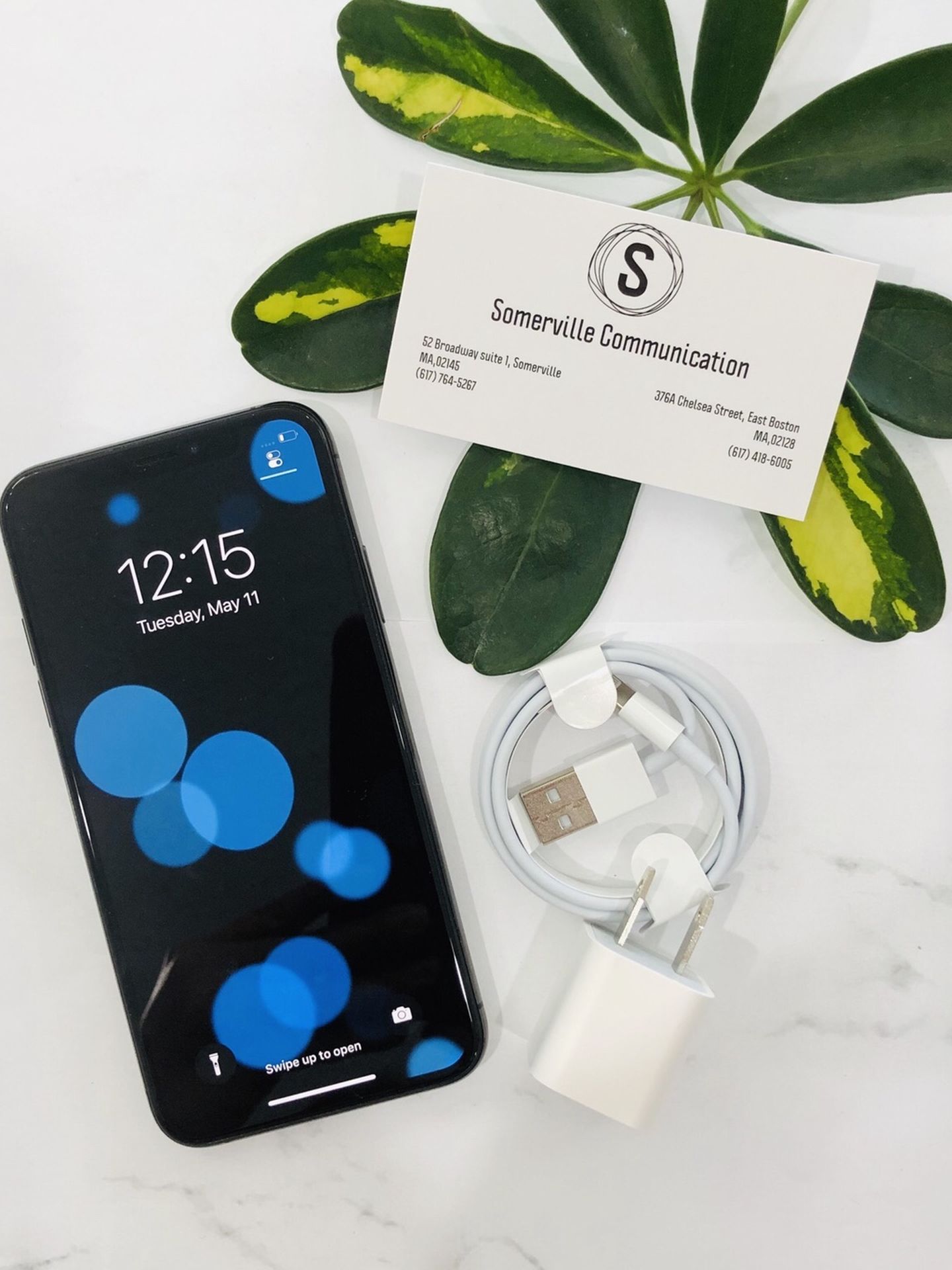 Factory unlocked iPhone x 64 gb, excellent conditions store warranty