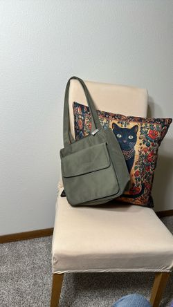 Kenneth Cole Reaction Casual Nylon Zipper Closure Olive Purse